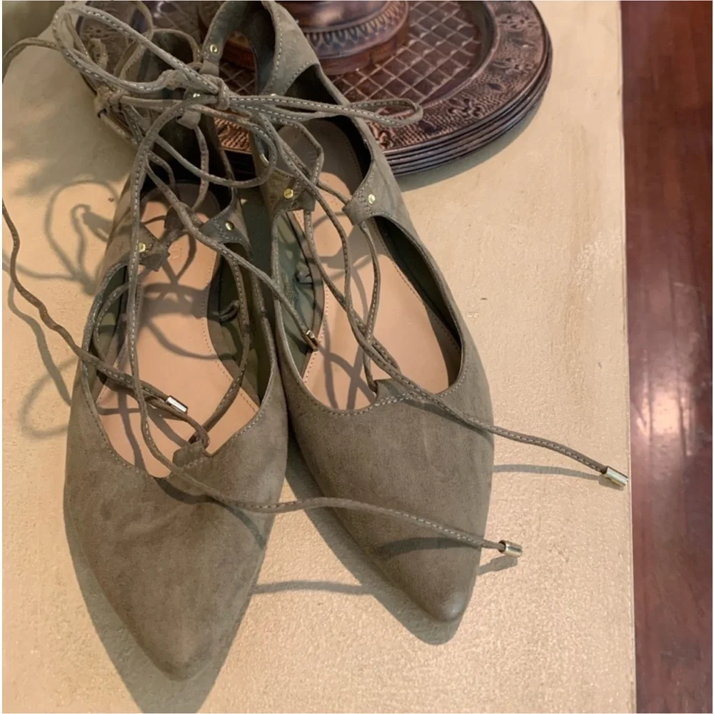 Old Navy Balletcore Woman’s Olive Suade Green Gold Hardware Tie Up Flats Size 8